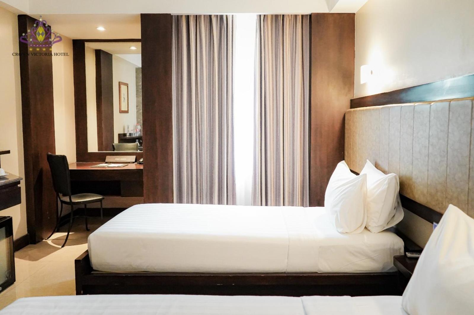 Crown Victoria Hotel Tulungagung Exterior foto