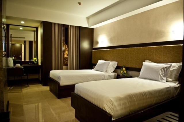 Crown Victoria Hotel Tulungagung Quarto foto