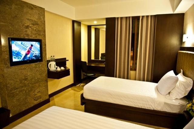 Crown Victoria Hotel Tulungagung Quarto foto
